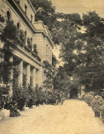 Terrace of the Large Mansion with Lionel de Rothschild (1882-1942) at the wheel of his 6½h.p. Bardon c.1902